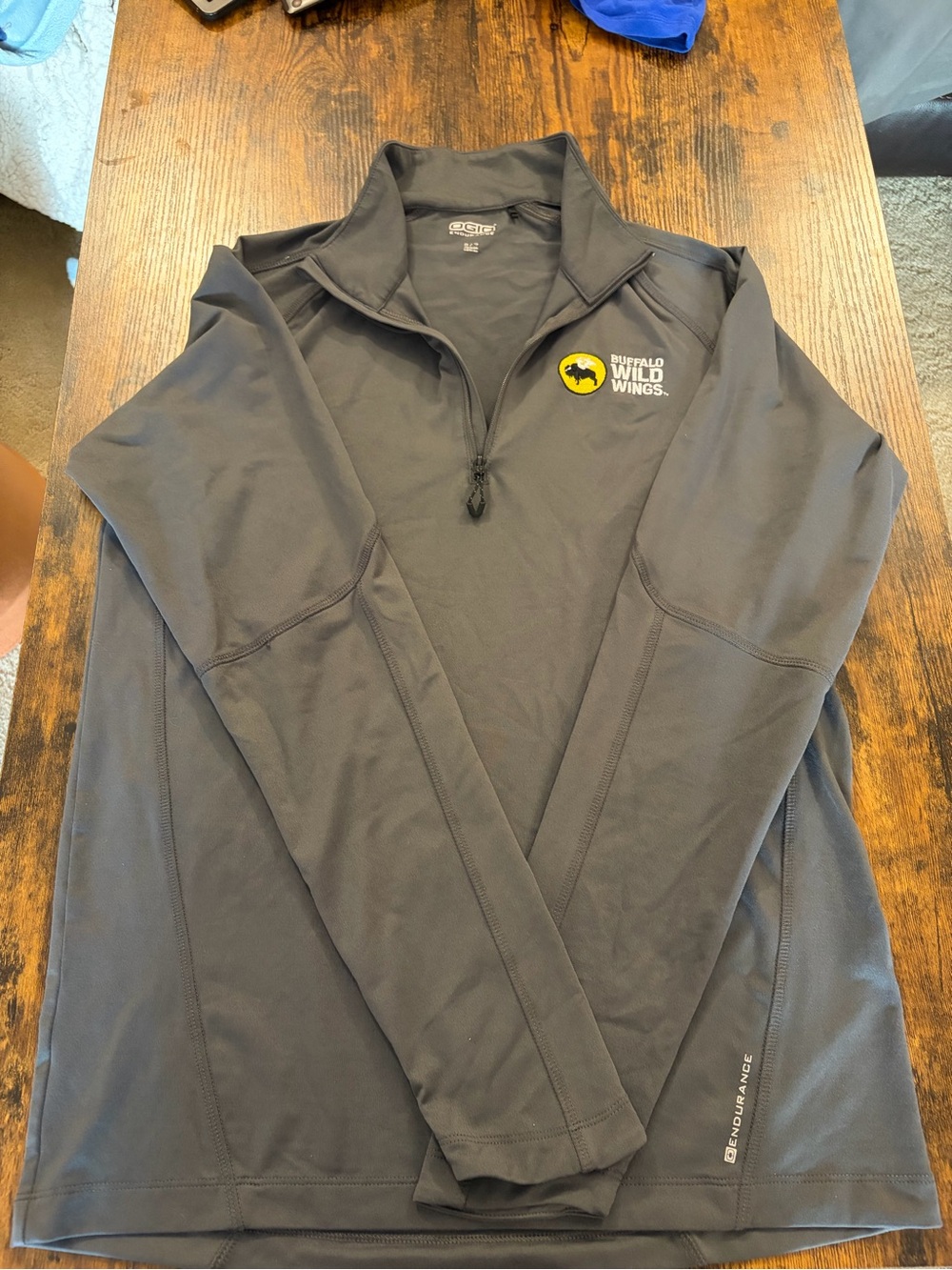 Buffalo Wild Wings Unisex Size Small Quarter-Zip Performance Pullover